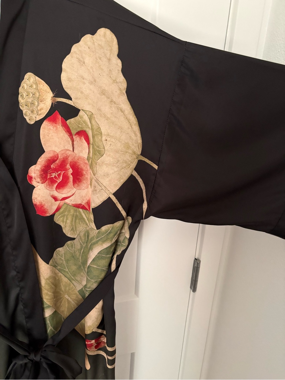 Gorgeous Black Satin like Kimono Robe - Picture 3 of 8